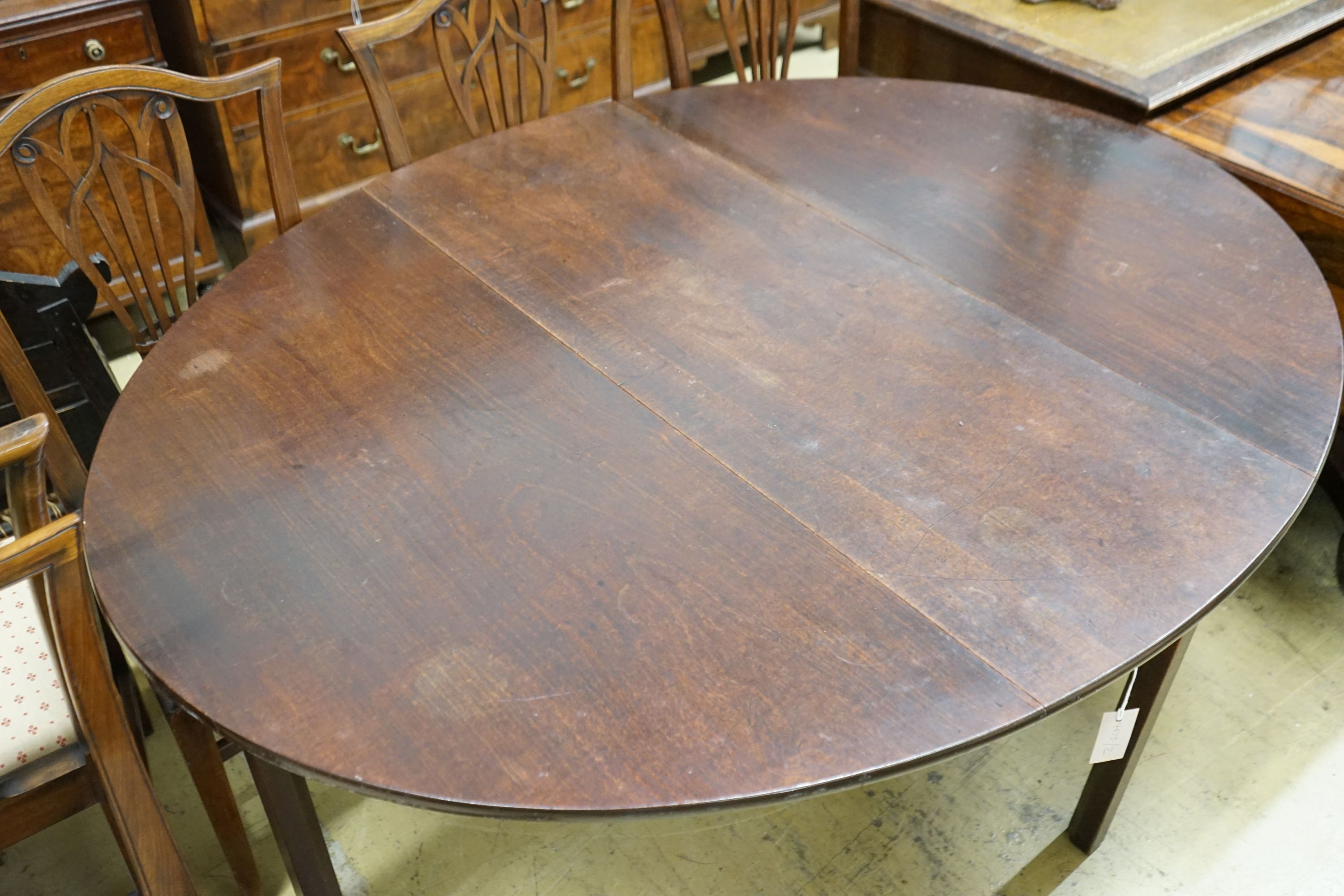 A George III oval mahogany drop leaf dining table, length 160cm extended, width 123cm, height 72cm